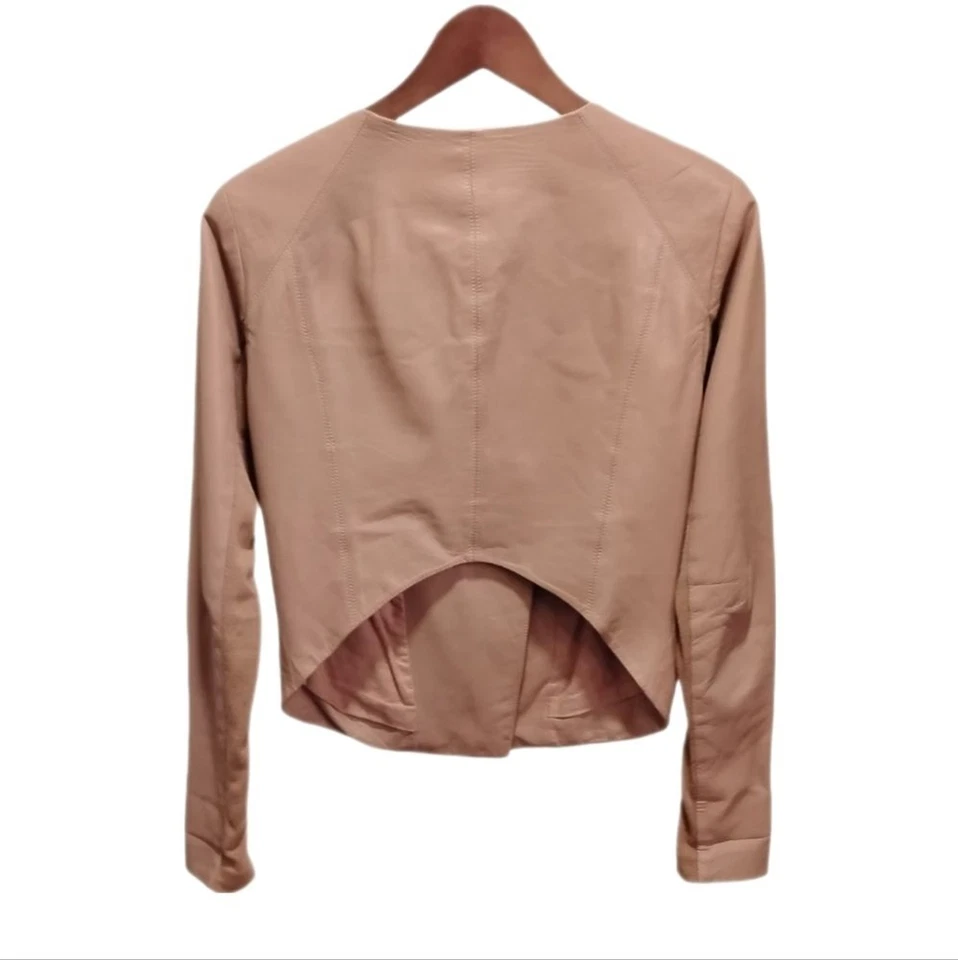 VEDA | Chaqueta motera de cuero asimétrica tostada en talla pequeña Foto 4 de 4