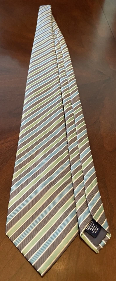 Corbata de cuello Stafford Essentials verde gris 100 % poliéster para hombre hecha en China Foto 3 de 4