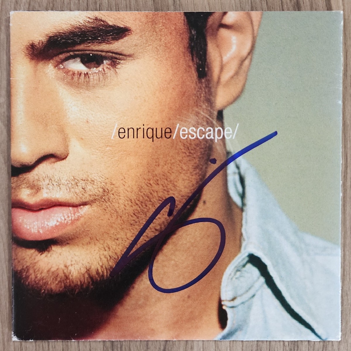 Enrique Iglesias Signed Escape CD Booklet Singer Songwriter