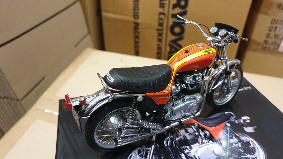 特価 MINICHAMPS (1/12) ライアンフ Hurricane X75 MINICHAMPS (1/12