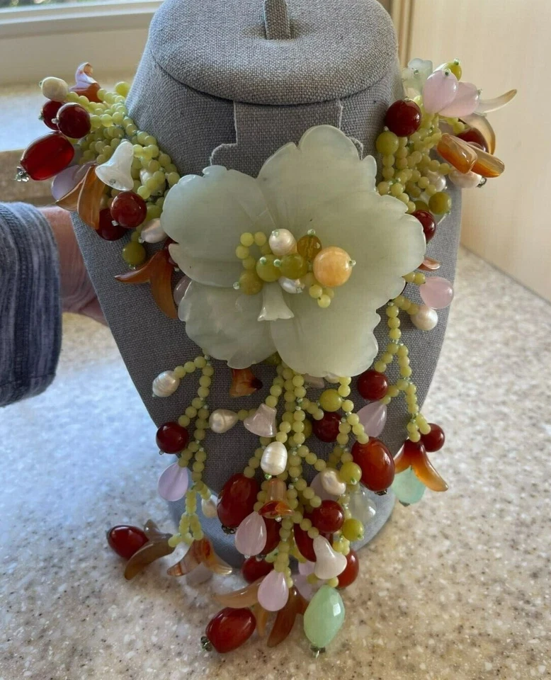 Collar de perlas de agua dulce y flor de calcedonia de piedras preciosas pulidas naturales 