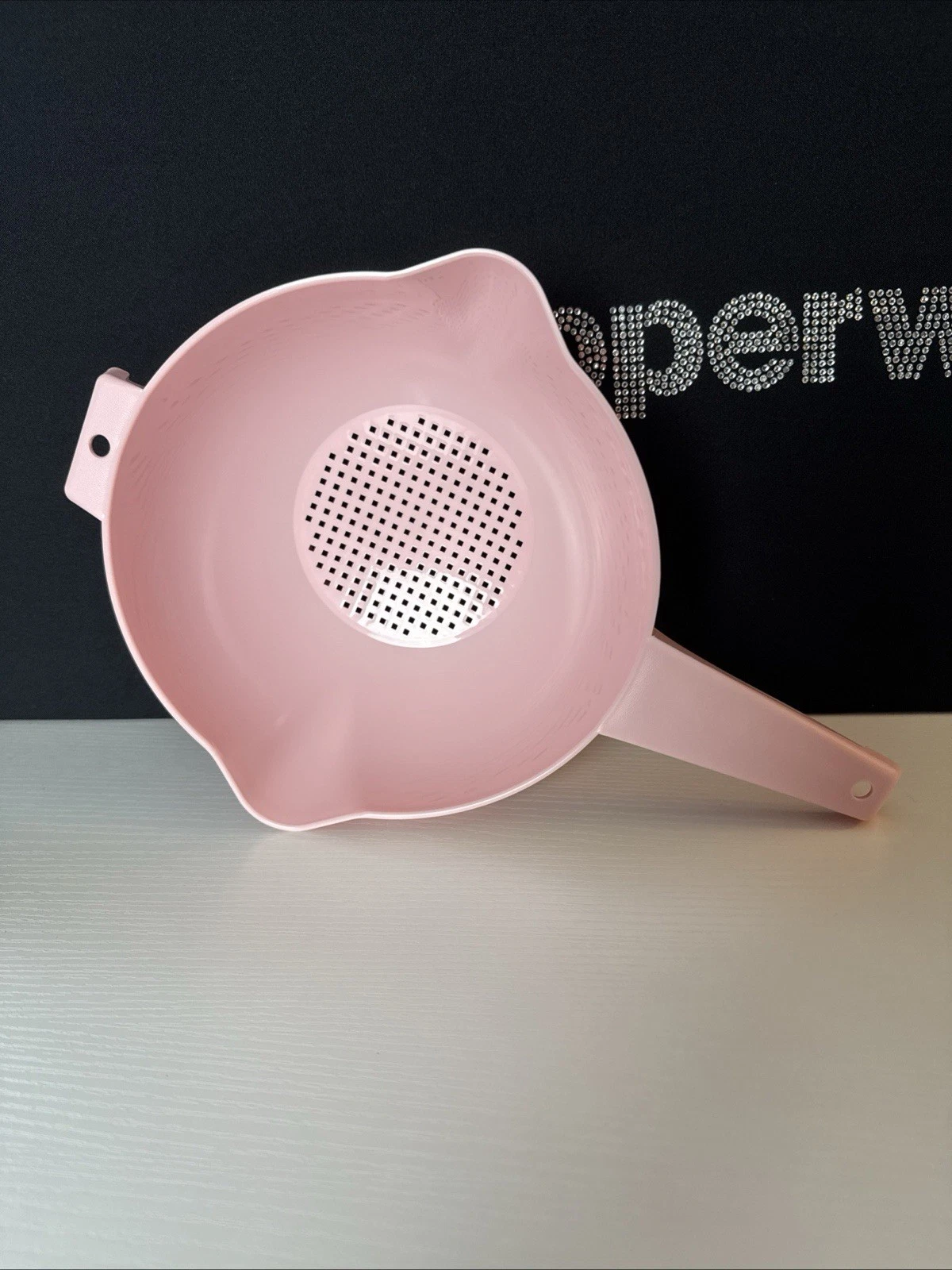 Tupperware Colander 2qt Double Pouring Spouts Hole And Hook Hanging Pink New
Opens in a new window o