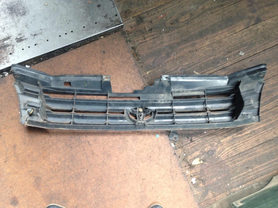 Toyota Townace Grille KR42 11/1996-12/1998 - image 3 of 3