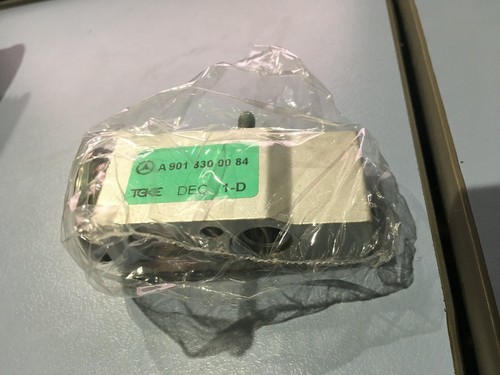 Mercedes-Benz Air Conditioning Expansion Valve 9018300084 TX Denso DVE17005 - Picture 2 of 6