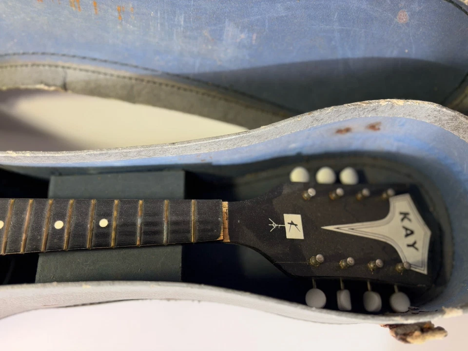 Excellent Vintage 1960s KAY Teardrop Mandolin in Two Tone Sunburst Chicago 1960 - Image 4 of 4