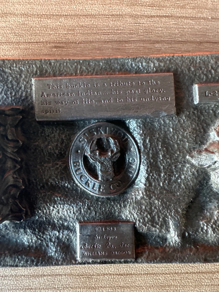 Hebilla de cinturón de metal vintage 1983 Siskiyou Buckle Co. Foto 2 de 4