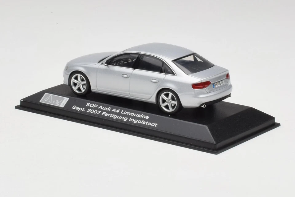 5010704113 Audi A4 B8 3.2 Quattro Ice Silver Minichamps 1/43 - Immagine 3 di 4