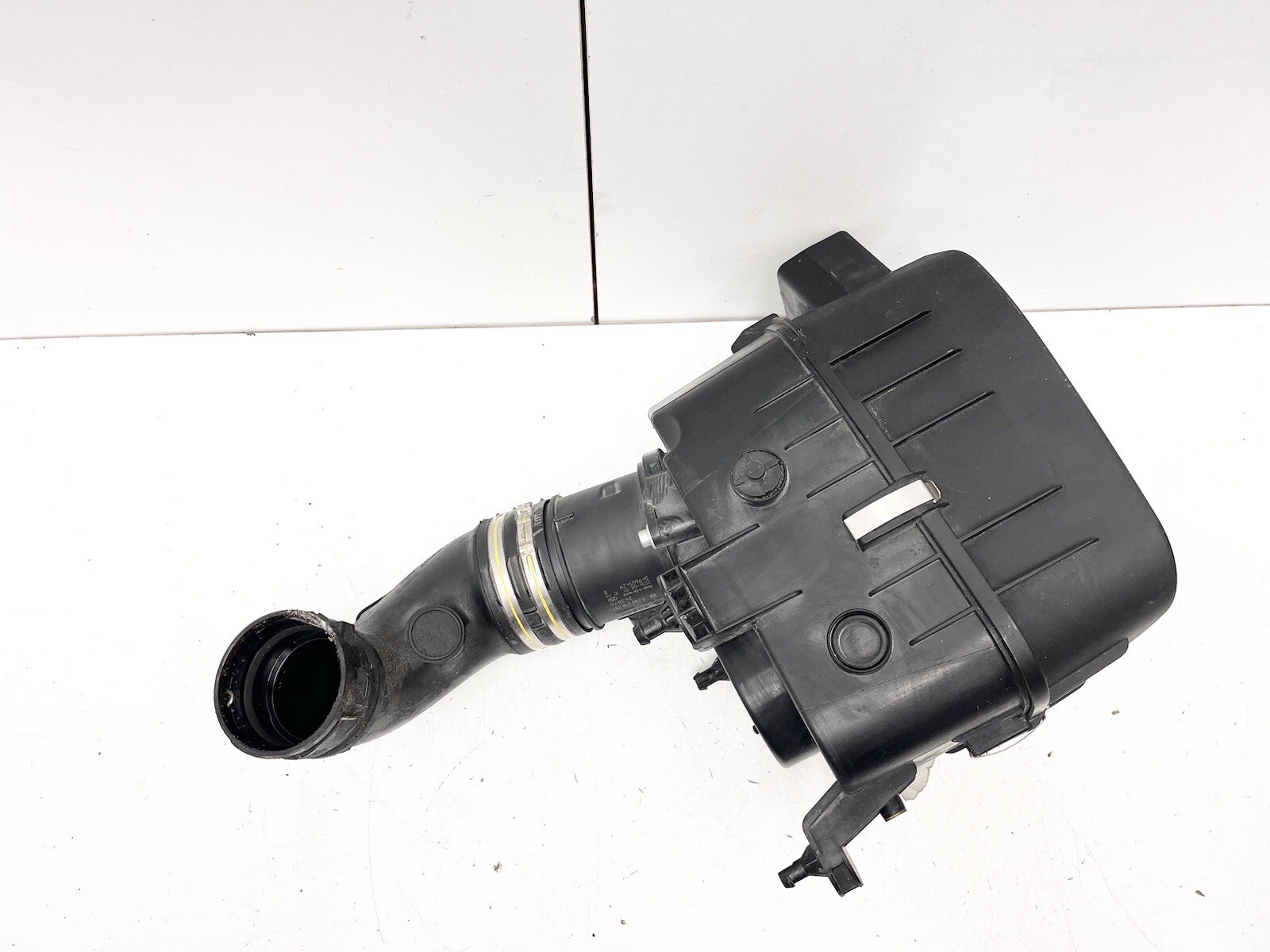 ⭐️2017-2020 MASERATI LEVANTE RIGHT AIR CLEANER FILTER HOUSING - 670001543 - OEM