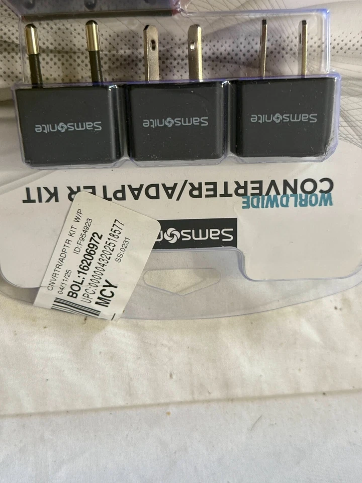 新秀丽全球转换器/适配器套件带袋 2017 #49304-1073 黑色红色 — 第 3/4 张图片