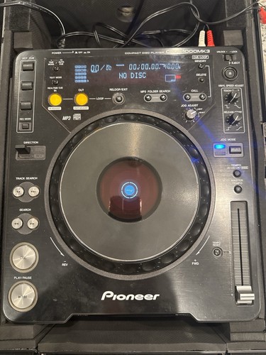 Pioneer CDJ-1000MK3 DJ CD Player w/ Odyssey Flight Case – Powers On