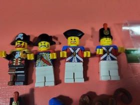 LEGO 6242 - Pirates: Soldiers' Fort, complete w/all figs, VGC, 1 sticker missing