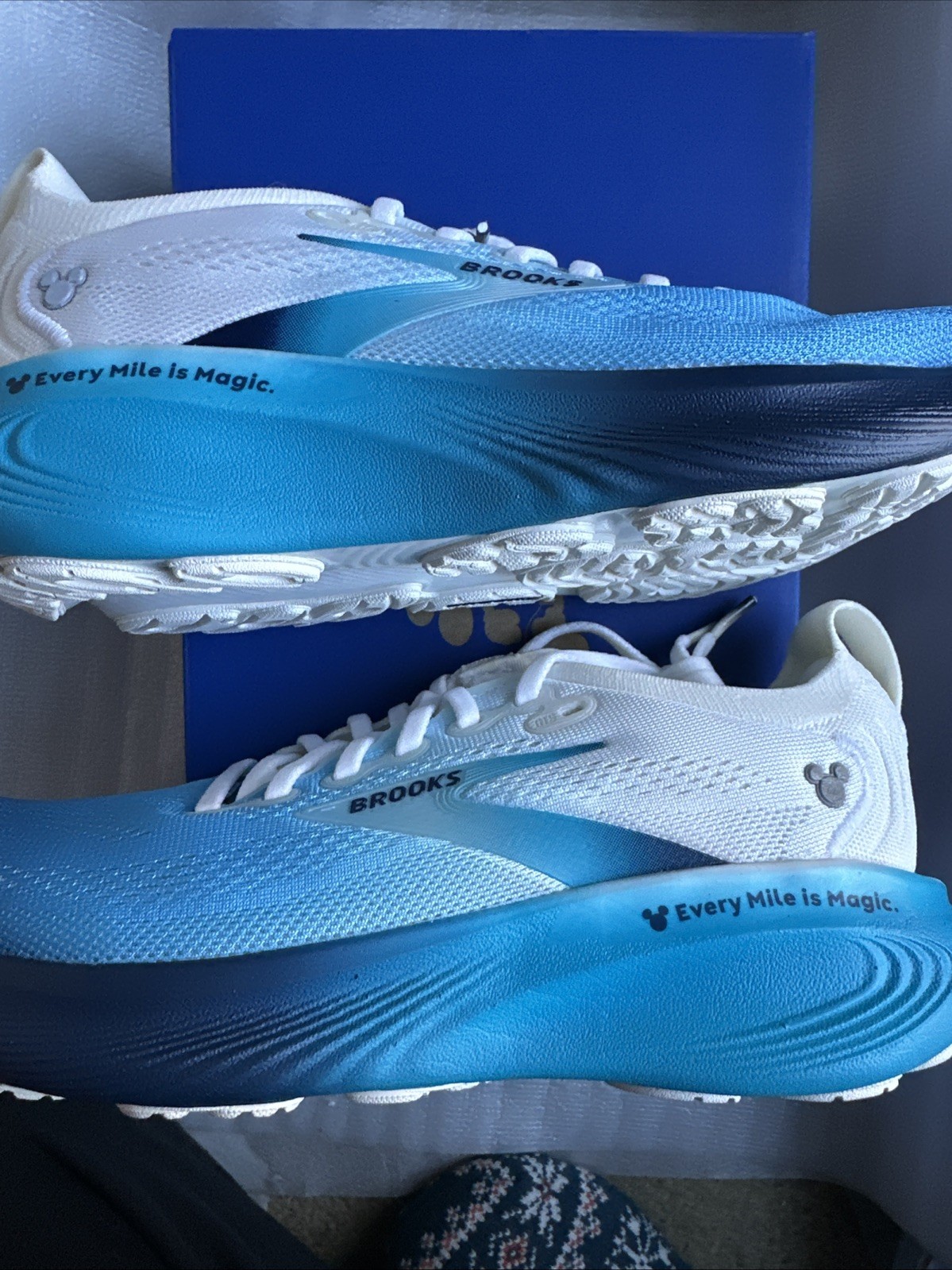 2026 Run Disney WDW Marathon Brooks Adrenaline GTS 25 Men 7 D Mickey Mouse NEW thumbnail 10