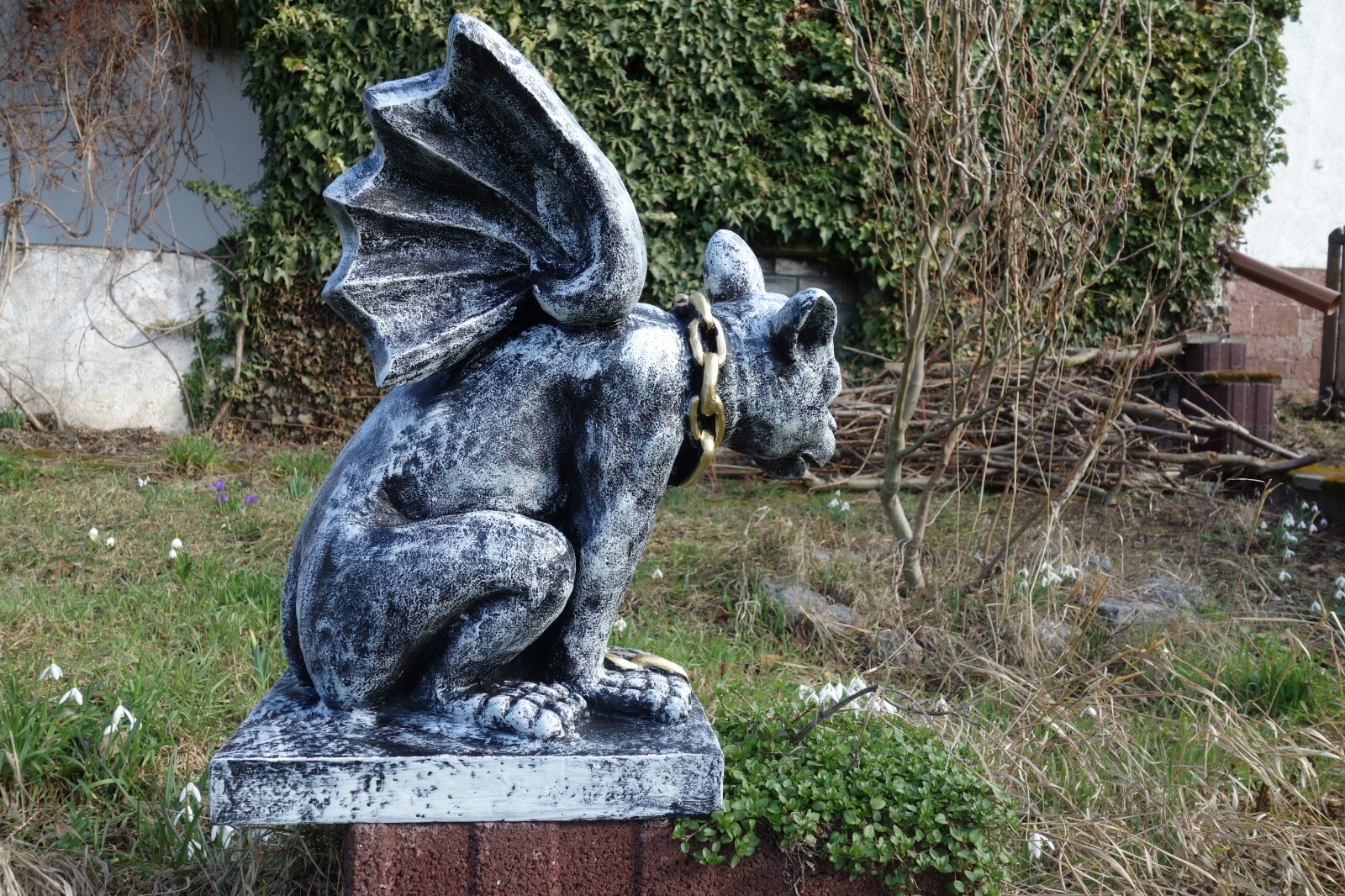 Gargoyle Dekofigur Figur 50x37x36cm Gargoyle mit Kette Garten Deko