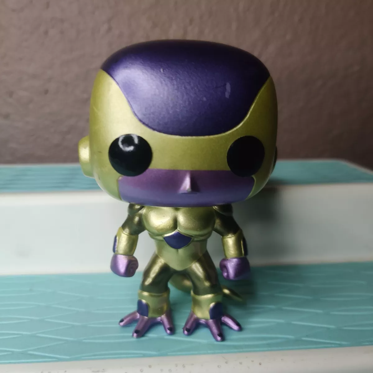Golden frieza hotsell black eyes pop