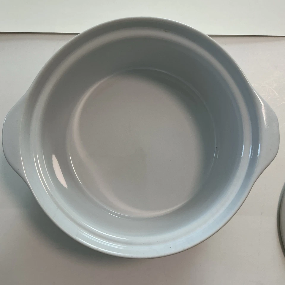 White Essential home casserole bowl with lid microwave and dishwasher safe - Image 3 of 4