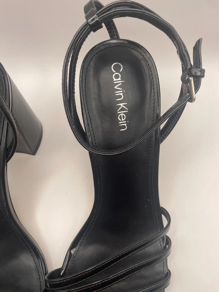 Sandalia de tacón Calvin Klein Quiva negra con correa para mujer talla 10 Foto 3 de 4