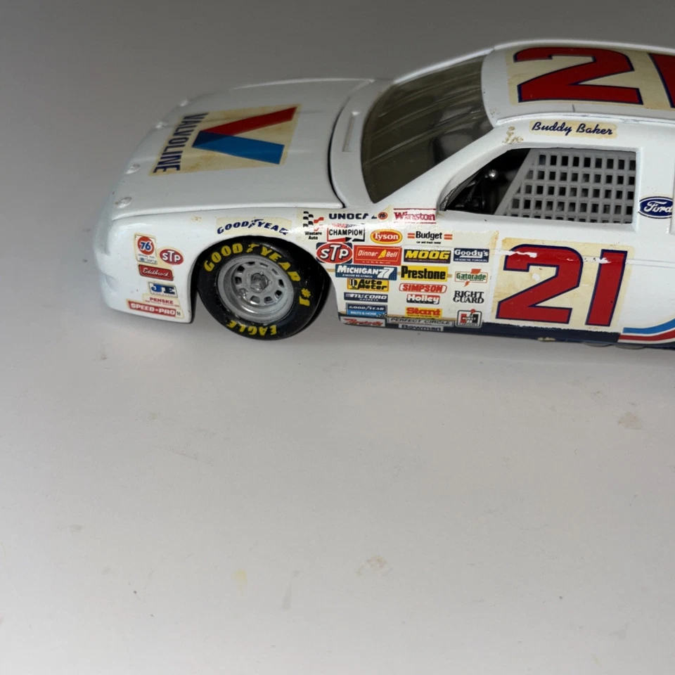 Buddy Baker #21 Valvoline 1983 Thunderbird 1/24 Diecast Revell Suelto Foto 2 de 4