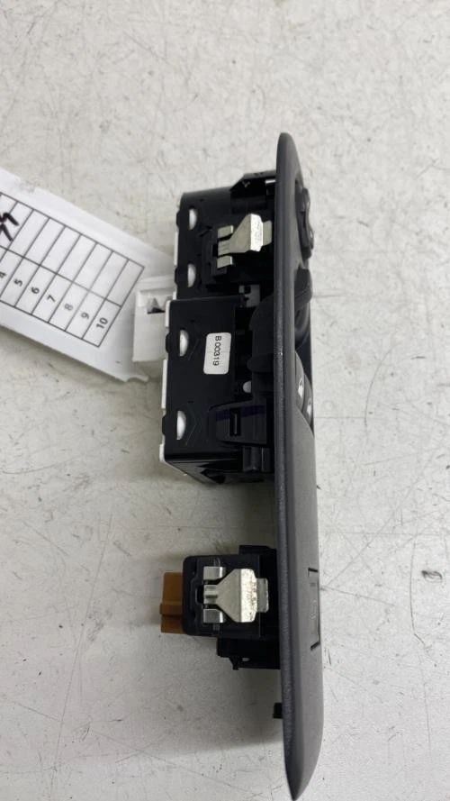 Interrupteur de leve vitre CITROEN BERLINGO 3 M PHASE 1 98329368ZD - Photo 3/4