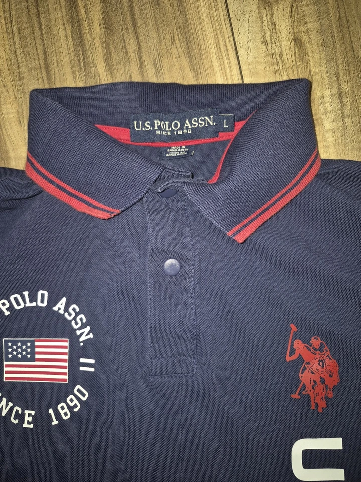 US Polo Assn. Camisa polo de golf de manga corta para hombre talla grande azul oscuro Foto 3 de 4