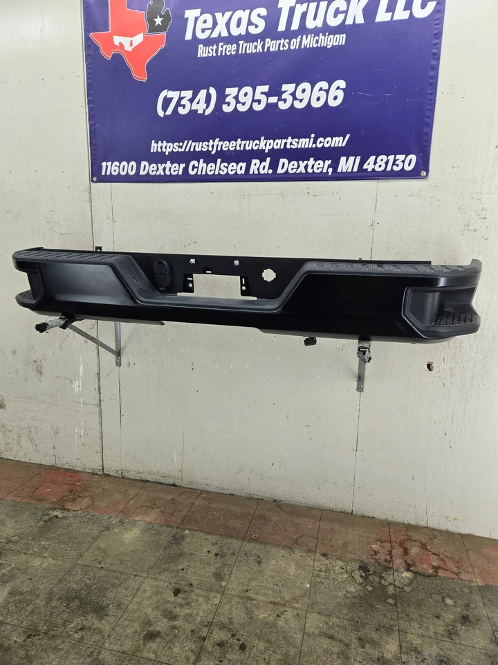 Parachoques trasero Chevrolet Silverado/GMC Sierra 2500 3500 HD 2019-2025 Foto 4 de 4