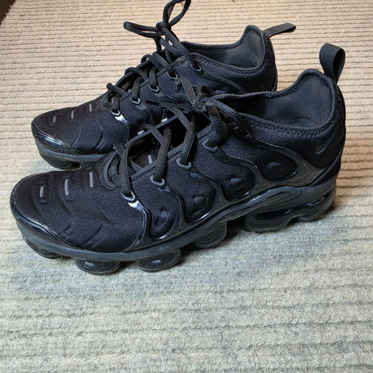 Preços baixos em Nike Air VaporMax Plus Low Triple Black | eBay