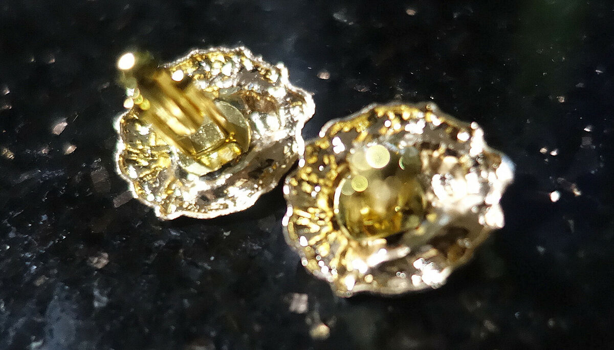 Genuine Versace Gold Lion Head Cufflinks Large 25mm X 20mm Genuine Versace Gold Lion Head Cufflinks Large 25mm X 20mm