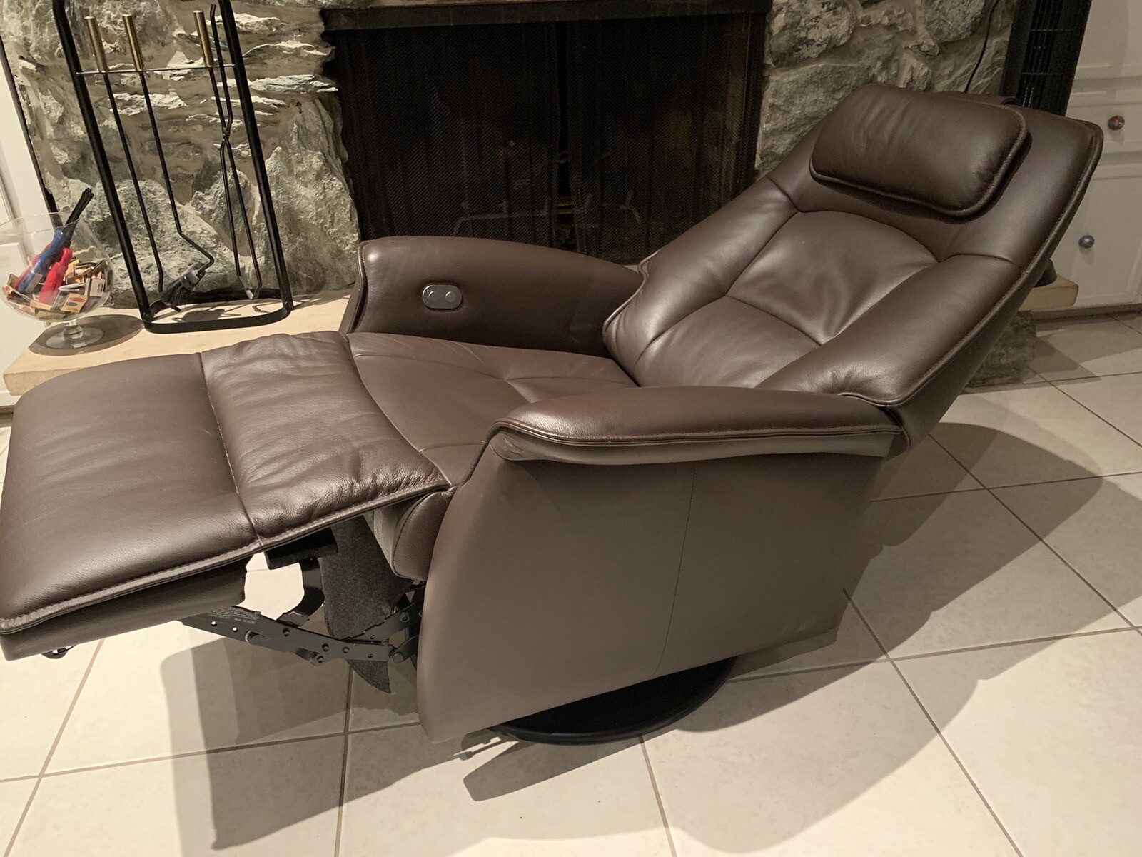 *New* Fjords "Stockholm" Stressless Style Powered Swivel Recliner