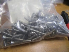 (96) #10-24 x 1-1/4" Phillips Oval Head Machine Screw 18-8 Stainless Steel