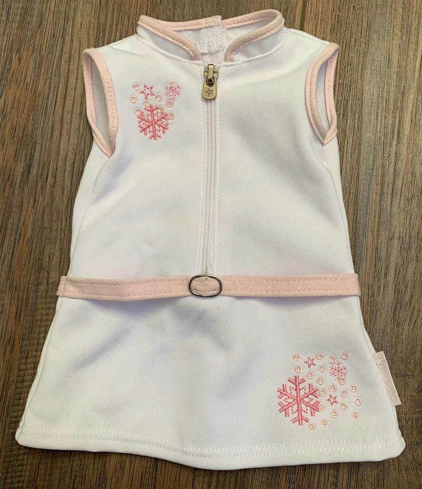 American Girl кукла снежный шик наряд 2008 розовый ботинки платье шляпа книга сняты с производства новый в коробке - Изображение 4 из 4