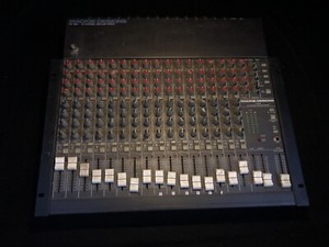 値下げしました。MACKIE DESIGNS CR-1604 ミキサー　マッキー なつかし楽器道場'91年 アナログミキサー「MACKIE CR1604」- e