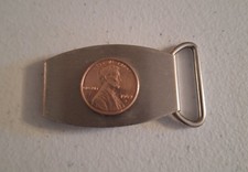 Vintage metal belt buckle featuring a 1969 U.S. Lincoln Memorial Penny