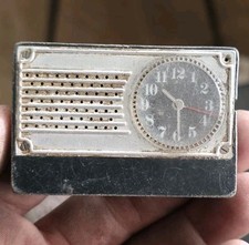 Vintage mechanische Uhr, sowjetische tragbare Taschenreiseuhr mit Alarm