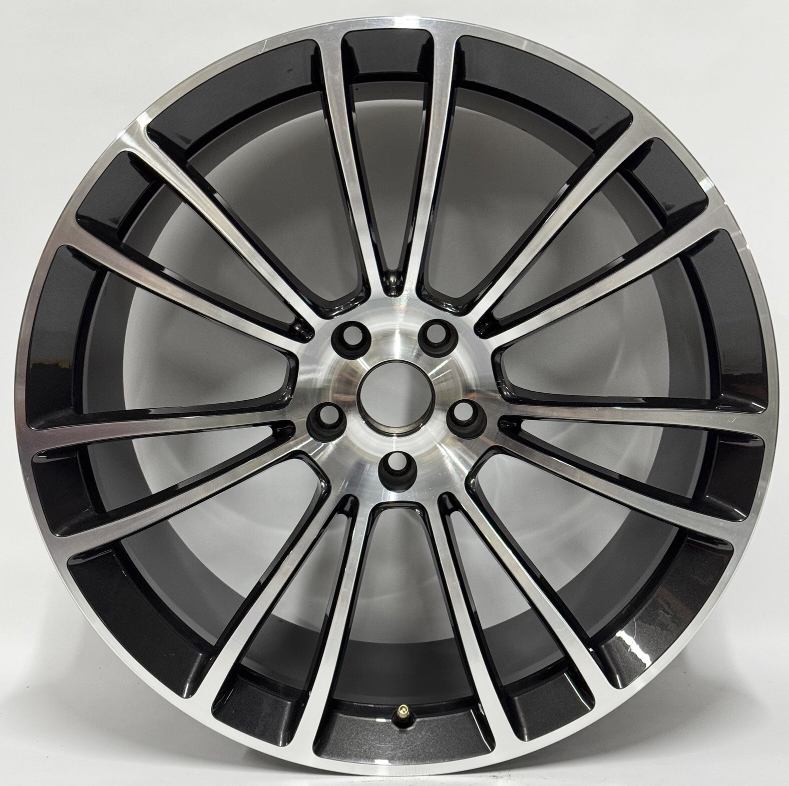 (1) McLaren 570S MACHINED BLACK Rear Wheel 10JX20” P/N 13B0566CP OEM