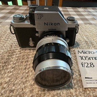 Nikon F 35mm SLR Film Camera Silver/Black w/ Nikkor 105mm f/2.5 Lens