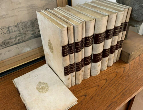Livres anciens et de collection en français avec reliure en vélin