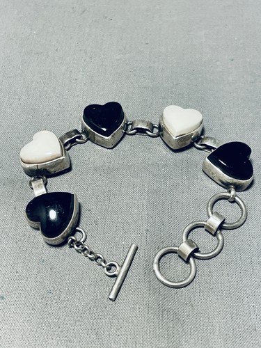 PRETTY VINTAGE NAVAJO JET & SHELL STERLING SILVER HEART LINK BRACELET