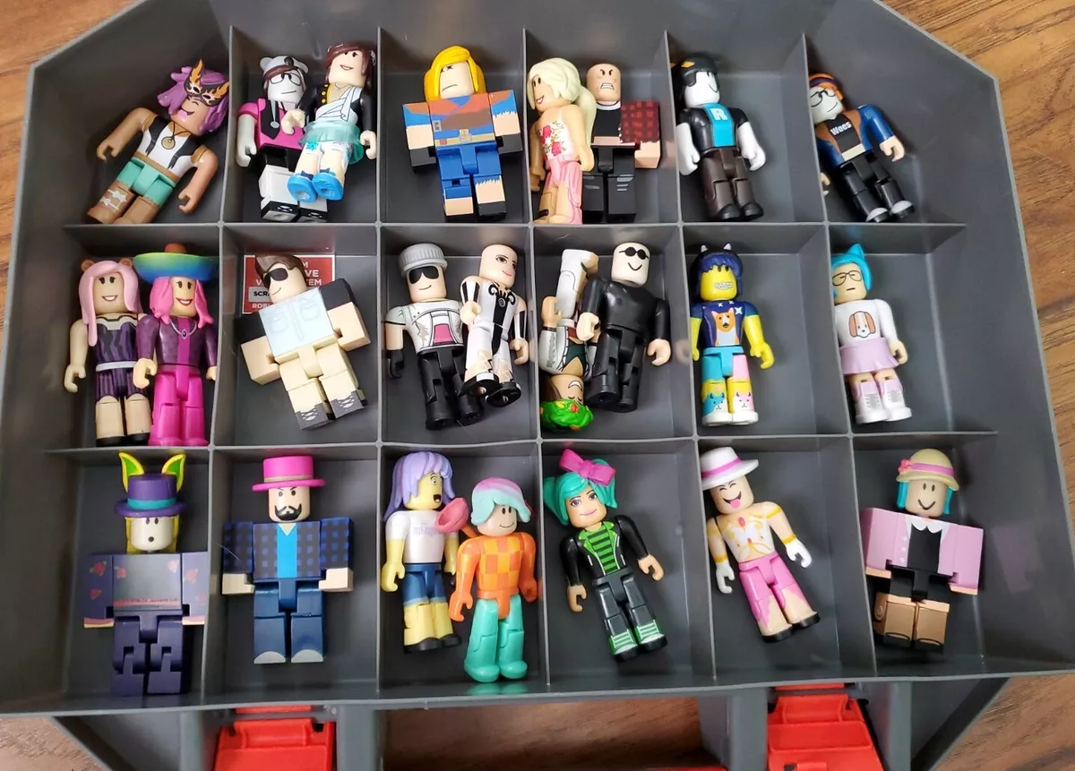 Roblox Toy Lot With Carrying Case 20 Figures