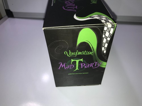 DISNEY MAD T FIESTA EN CAJA VINILOMATION 3" SOMBRERO LOCO Y CONEJO BLANCO PAQUETE DE 2 NUEVO - Imagen 4 de 5