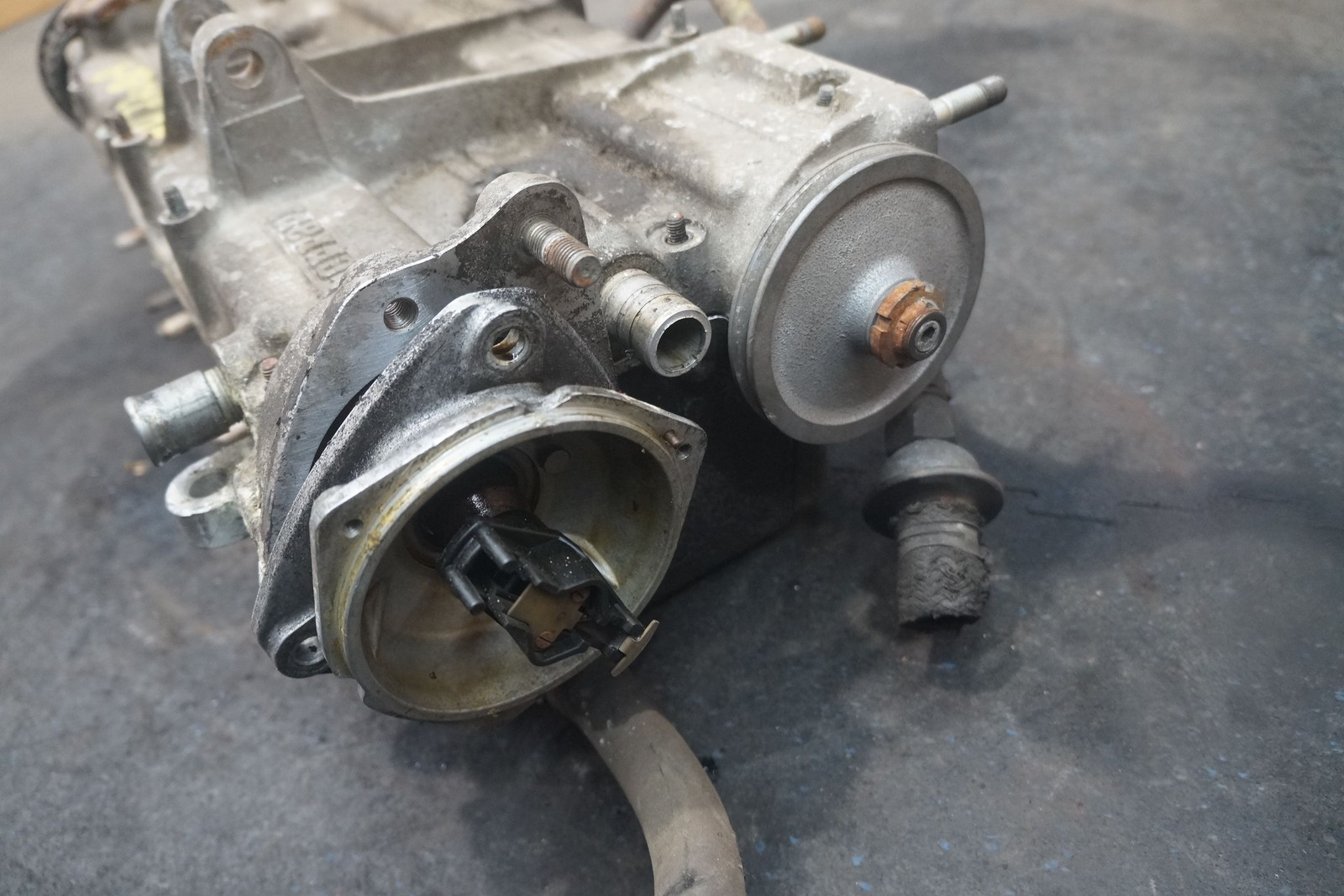 Right Engine Cylinder Head Assembly 3.0l V8 F106B FI Ferrari Mondial 8 1982
