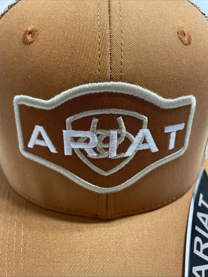 Chapéu boné ajustável masculino Ariat logotipo escudo malha traseira - Imagem 2 de 4