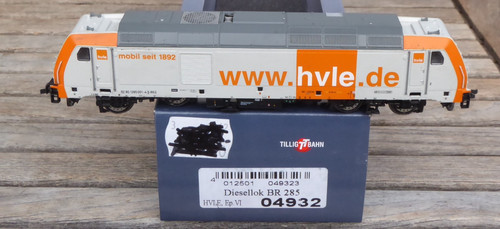 Tillig 04932 TT Diesellok BR 285 001-4 der HVLE Epoche 5/6 DSS+LED, staubig, OVP | Condition: Gebraucht