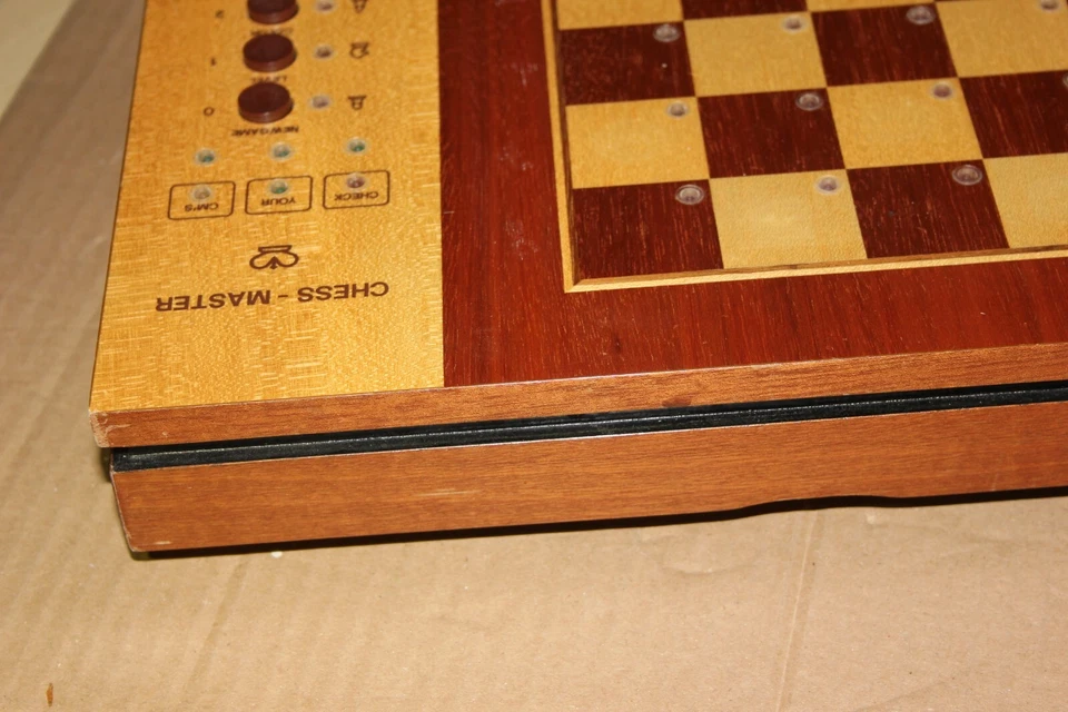 DDR Schachcomputer Radiophon CHESS MASTER G-5003.500 komplett Figuren OVP Defekt - Bild 4 von 4