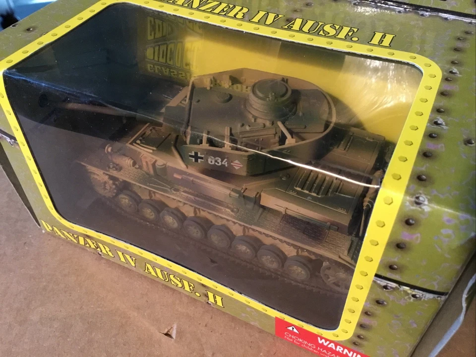 New Millennium Classic Armor Diecast German Army Camo Panzer IV H Battle Tank - Image 2 of 4