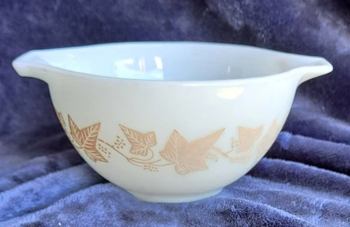 Vintage PYREX Cinderella Sandalwood Mixing Bowl #441  1.5 Pint with Tan Leaves