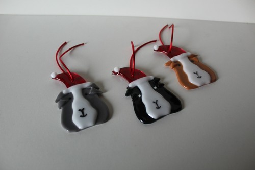 Guinea pig Christmas tree decoration. Hand made in kiln fired (fused ) glass. - Picture 6 of 11