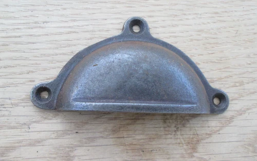 CAST IRON VINTAGE SHELL CUP PULL CABINET CHEST DRAWER KITCHEN CUPBOARD HANDLE