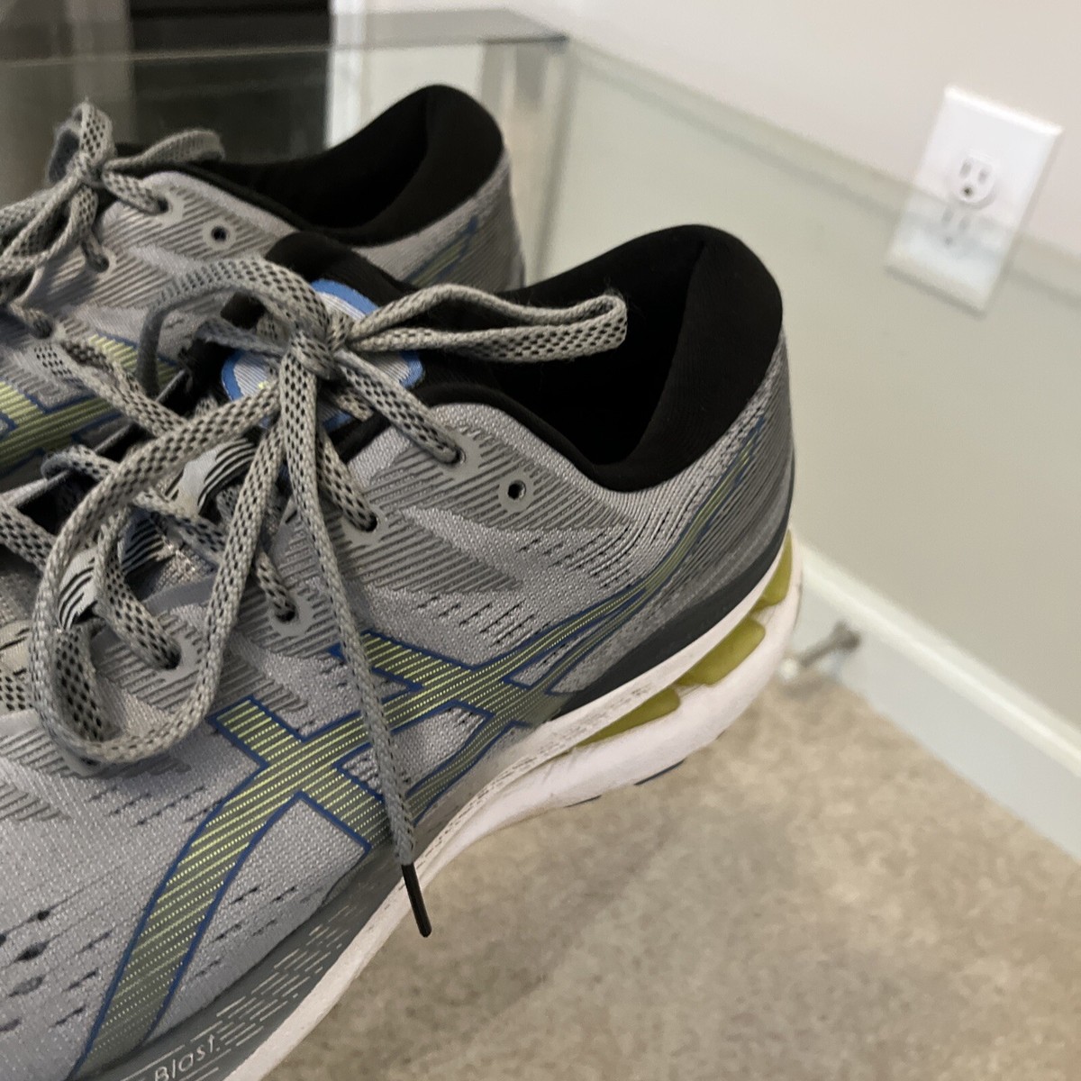 ASICS GEL-KAYANO 28 Grey White Athletic Running Shoes 1011B189 Men\'s Size 12.5 Men main image 3