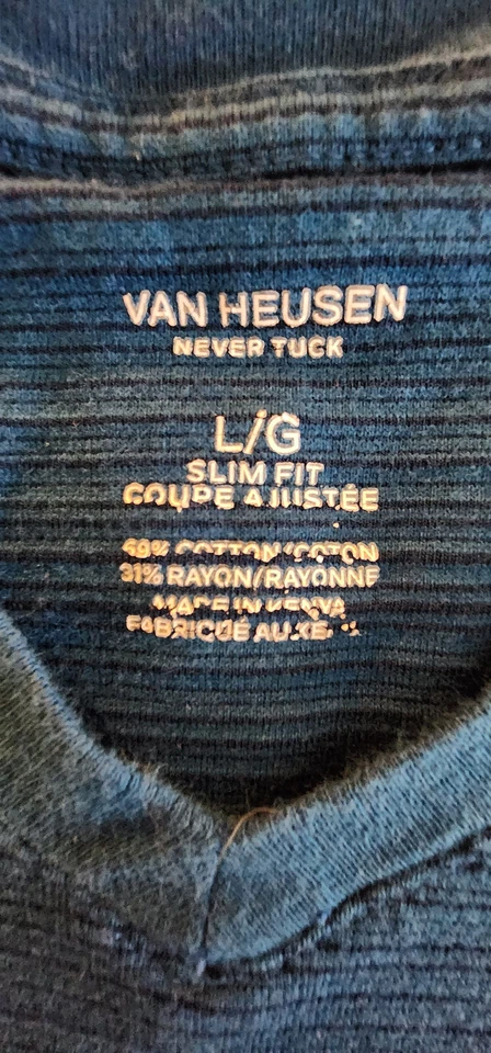 Camiseta Van Heusen Never Tuck Calce Ajustado Hombres Manga Corta Cuello en V Azul Aqua-L Foto 3 de 4