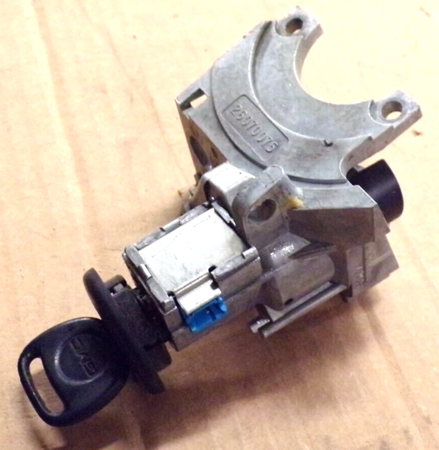 2005 gmc sierra ignition w/ key 2003-2007 chevy silverado - Image 2 of 4