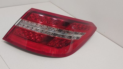    OEM 10 13 Mercedes E-Klasse, rechte hintere Rücklicht-Bremslichtlampe...